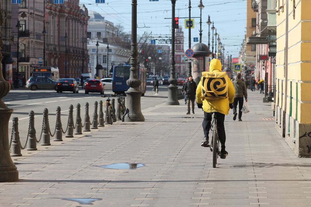 Подработка перед Новым годом: в Петербурге водителями и курьерами получают до 270 тысяч рублей