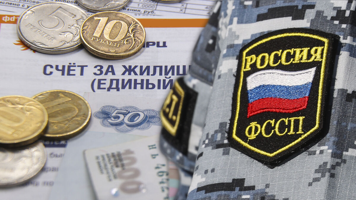 Приставы требуют: жителям Петербурга и Ленобласти придется выплатить долги на миллиарды рублей