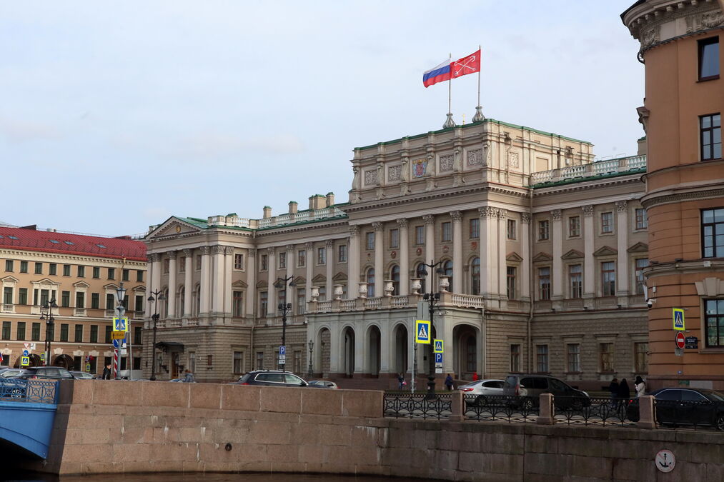 Штрафы растут, постоплаты нет: Петербургский парламент тормозит реформу парковок