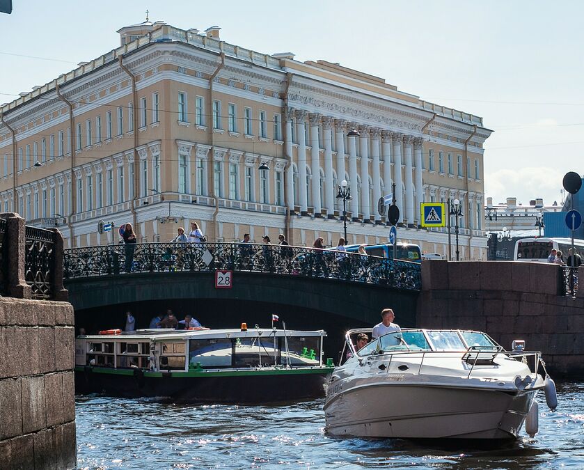 Не только разводные мосты: как катера в мини-группах помогли Петербургу обойти Волгу и Москву