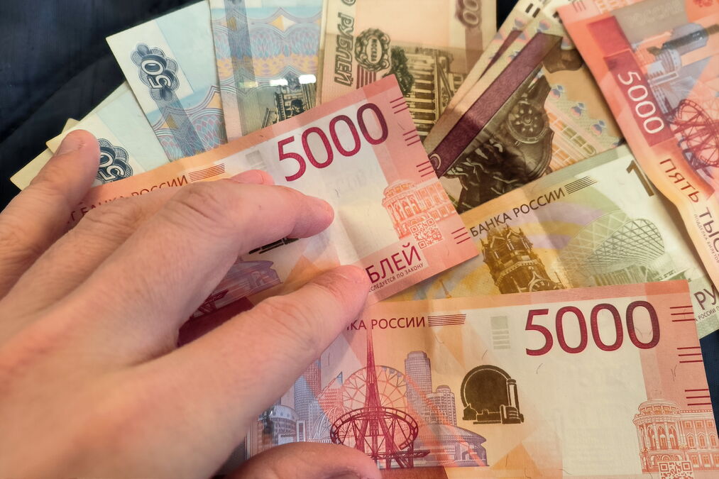Рубль бьет рекорды: в пятерке самых защищенных валют планеты