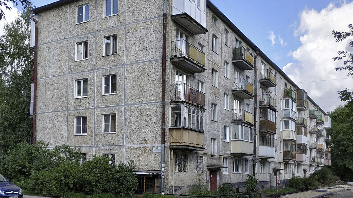 Хрущевка шиворот-навыворот: где в Петербурге дом построили с крыши - «солярий» на высоте и 32 квартиры в одном подъезде