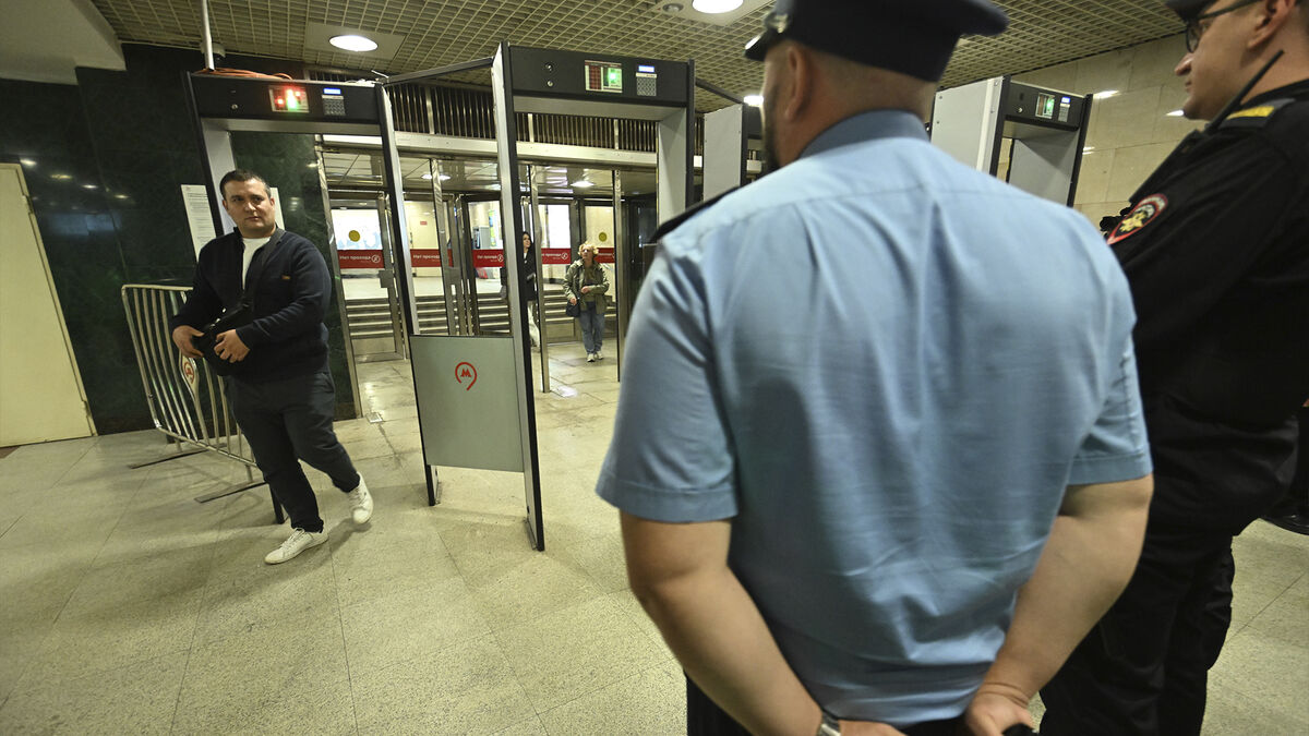 Вместо армии — в метро: в петербургской подземке придумали, как привлекать работников