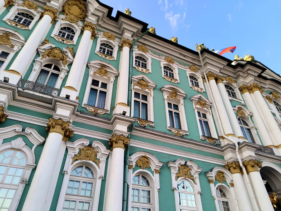 Манифест под охраной танто: зачем петербуржец прятал нож в ботинке, штурмуя императорский трон в Эрмитаже