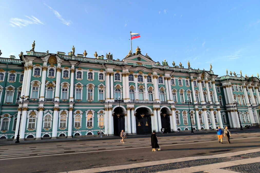 Вместо СИЗО — ночной арест: что грозит петербуржцу, который устроил в Эрмитаже «вооруженную провокацию»