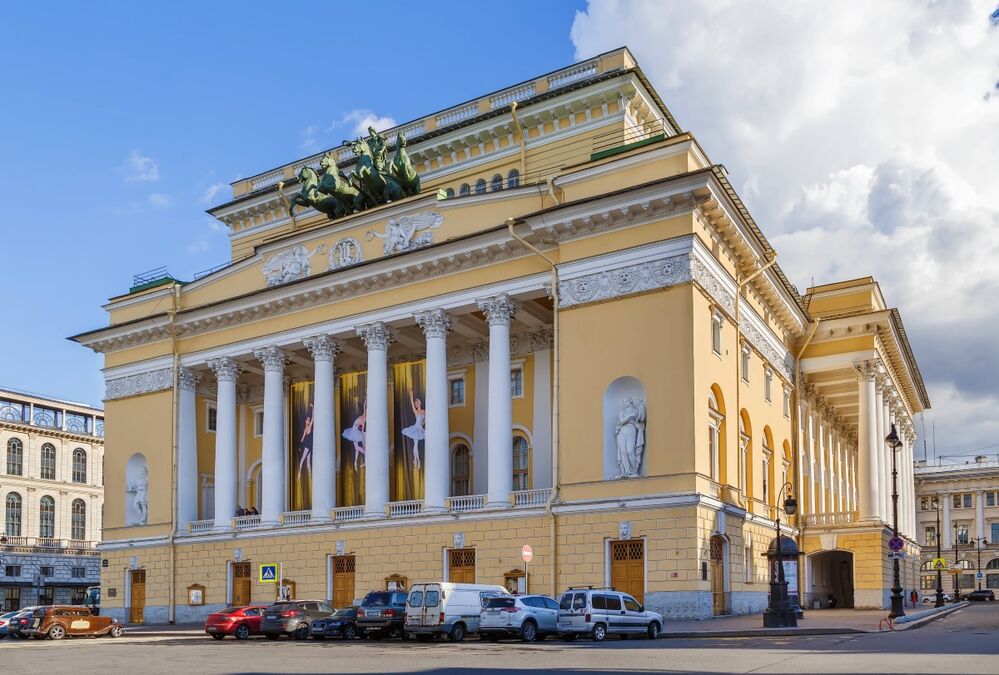 Деревянный домик на Неве и бесплатный вход: как в Петербурге появился первый русский театр