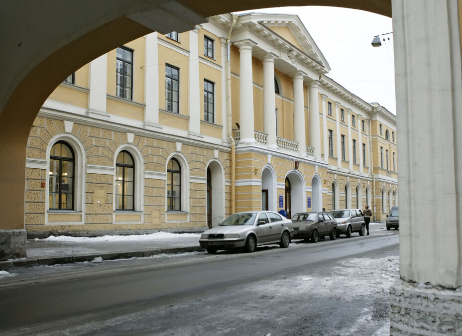 Дубль два: здание Главпочтамта в Петербурге снова продают за 1,2 млрд рублей