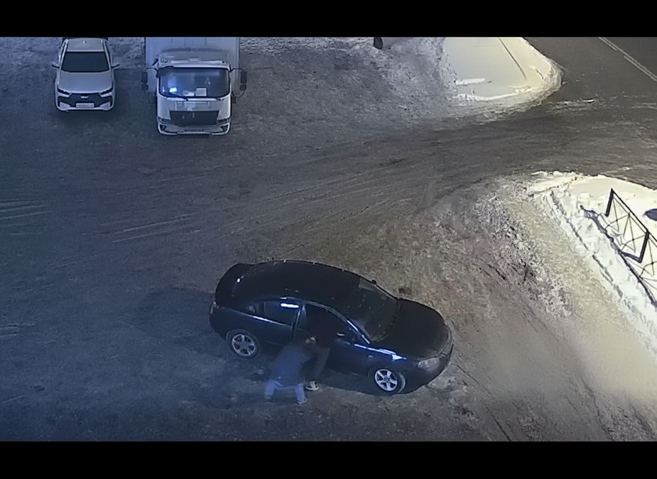 Тайна босых пяток на Таллинском шоссе: водитель выгнал спутницу прямо на дорогу
