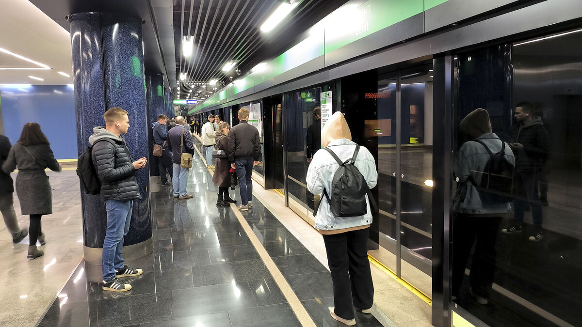 Не смотрите наверх: шокирующая правда о самой красивой станции метро в Петербурге