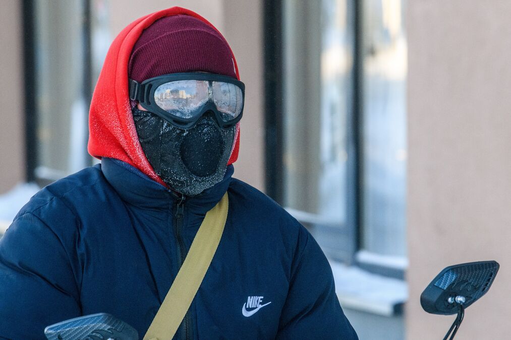Деньги под ёлку: петербургским курьерам повышают ставки перед праздниками