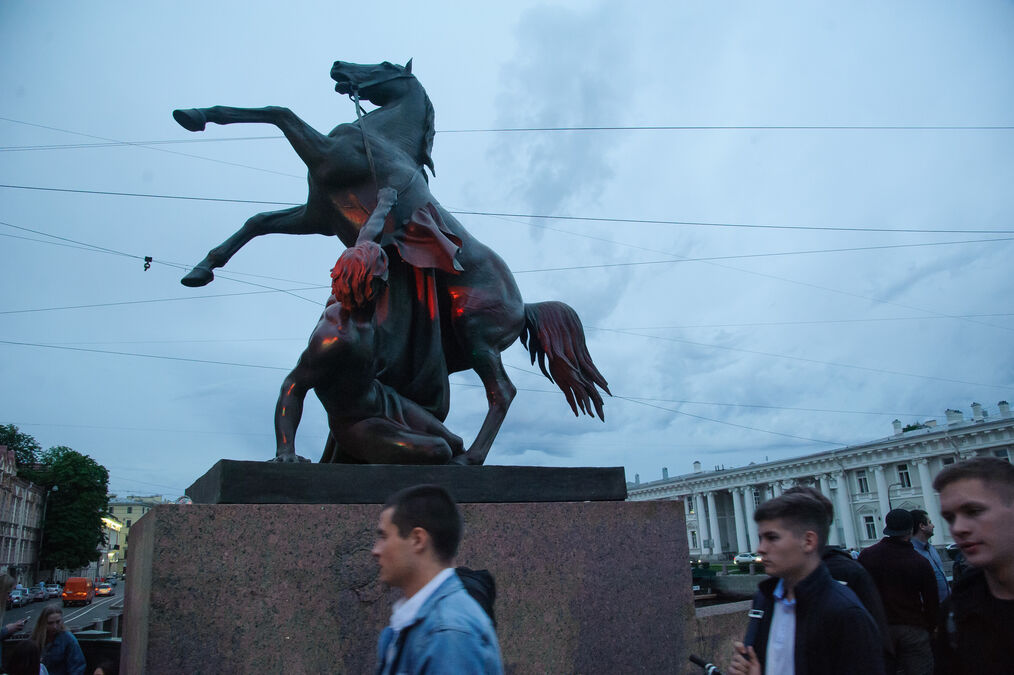 Фонтаны-полуночники и магия ИИ: почему в ночью на Казанской и Невском будет шумно и красиво