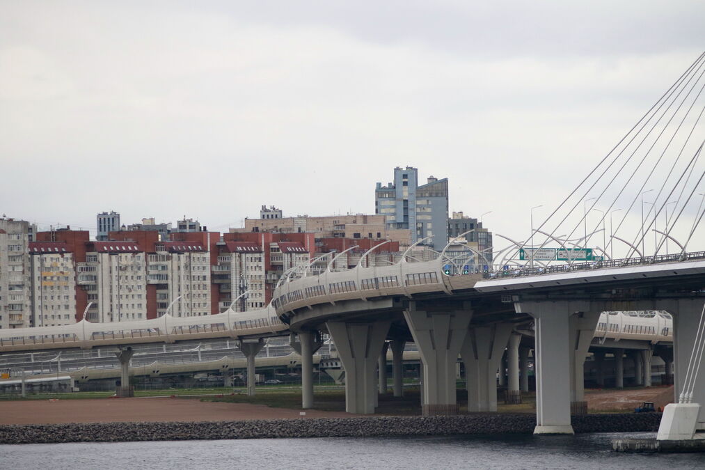 Остров, который никто не хотел: почему 4500 петербуржцев живут под 16-этажной скоростной трассой