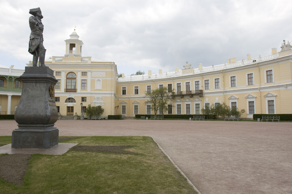 Какие учебные заведения есть в Павловске?