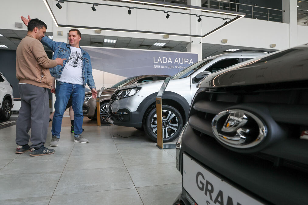 Автобум лопнул: продажи новых легковушек в России рухнули на 16%