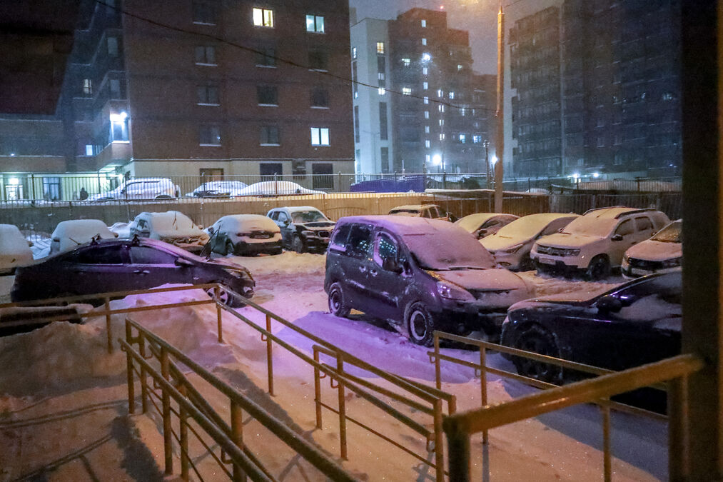 Во дворах Петербурга могут появиться платные стоянки — но платить придётся не всем