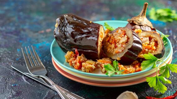 Приготовьте вкуснейшие фаршированные баклажаны