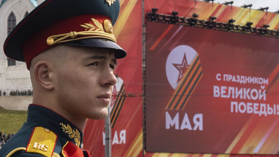 Офицер, парад