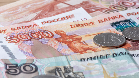 С первого октября зарплаты у многих вырастут