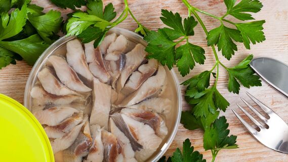Как использовать масло от селедки