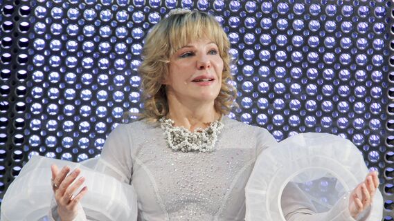 Женщина за «шестьдесят»: Александра Захарова поплатилась за поданный иск