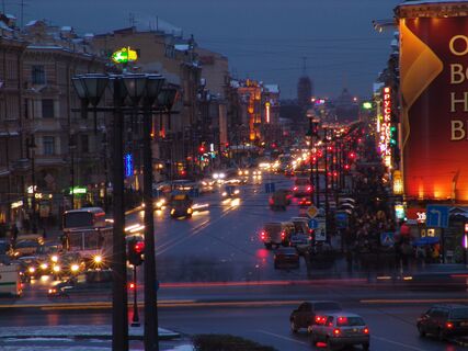 Поток машин в центре Петербурга