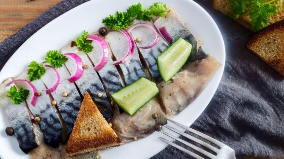 Как засолить скумбрию дома
