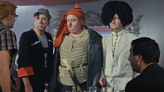 Знаменитого актера в «Кавказской пленнице» заменял дублер: вот почему Гайдай выгнал его из кадра