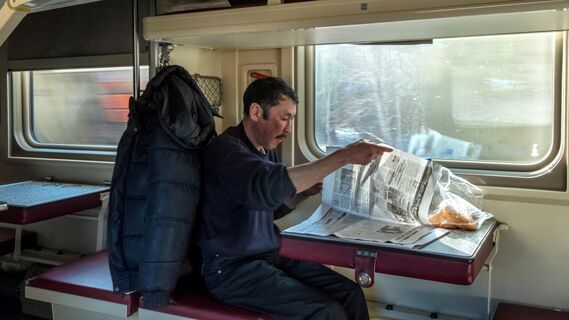 Шесть тем, которые нельзя обсуждать с попутчиками в поезде: нарветесь на скандал