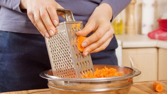 Для чего нужны разные дырки на терке
