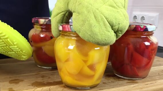 Как приготовить закуску из томатов и перцев на зиму