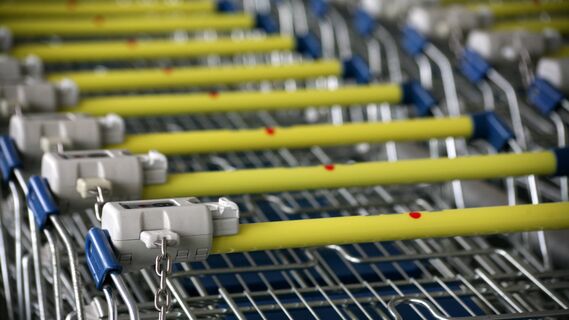 Платные тележки в магазинах не редкость
