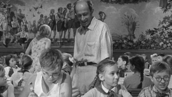 Шведский стол по-советски: как кормили детей в школах и лагерях в СССР