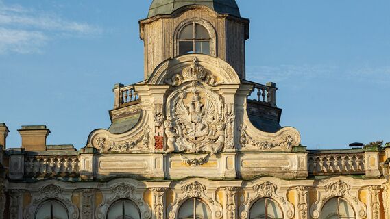Под 190 фонтанами и 4 каскадами: какие тайны скрывает великолепный Петергоф