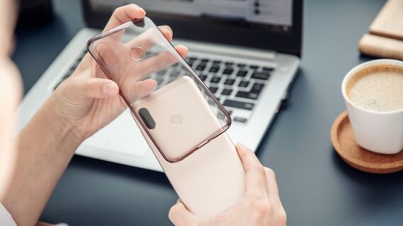 Простой способ очистить пожелтевший чехол