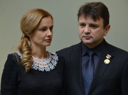 Красивая пара вместе много лет 
