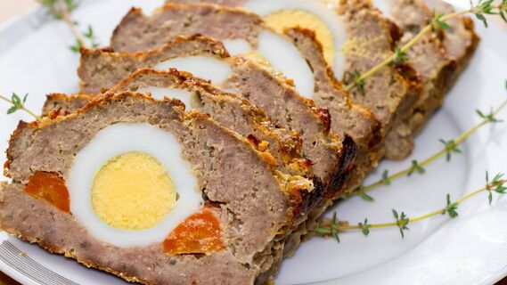Вкуснейший мясной рулет приготовите без духовки: не стыдно подать на праздничный стол