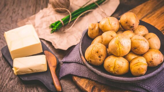 Эта хитрость сделает картофель в мундире идеально вкусным