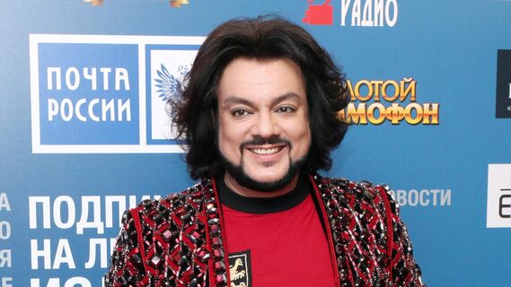 Филипп Киркоров объяснил, откуда взялся внушительный синяк на его руке