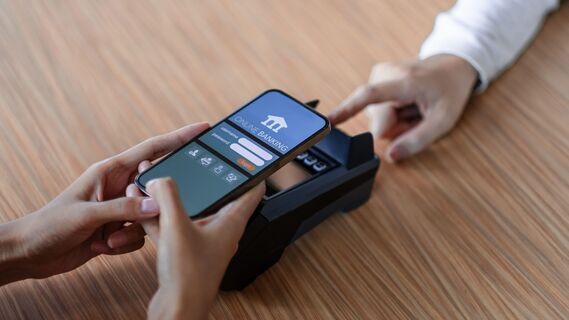 Почему магазинам выгодна оплата по QR-коду