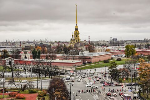 Серый город с хмурыми людьми: 9 мифов о Петербурге, которые навязывают жителям всей страны