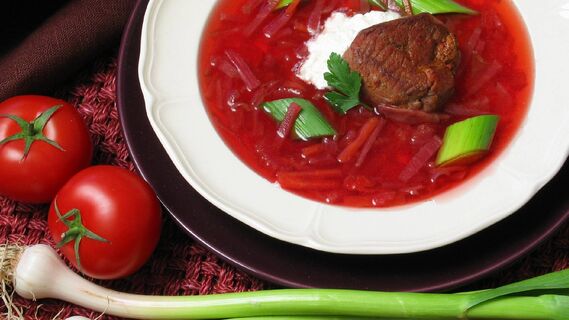 Борщ станет вашей кулинарной гордостью: есть три секрета яркого цвета