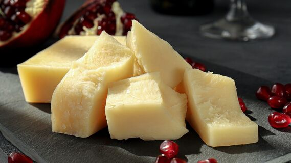 Как выбрать вкусный сыр в магазине, не смотря на состав