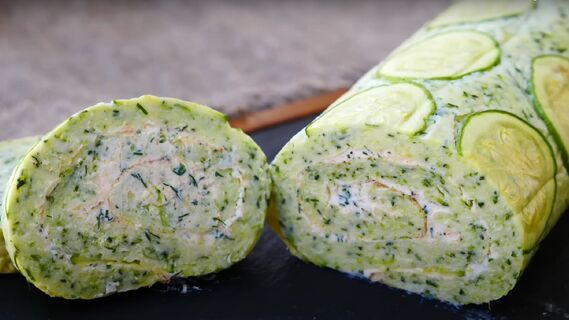 Вкуснейший рулет из кабачков и сыра понравится домашним