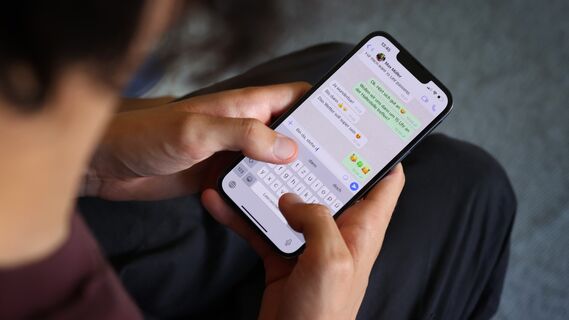 Как избавиться от отпечатков на телефоне