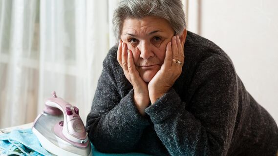 Как погладить вещи без утюга