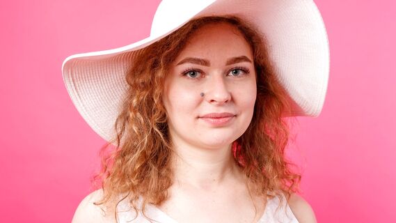 Эксперт советует обращать внимание на родинки и беречь кожу от палящего солнца