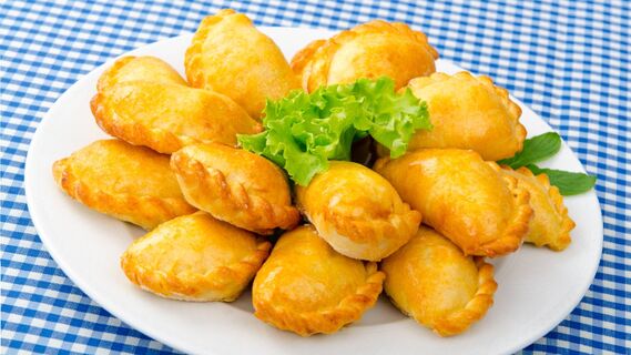 Вкуснейшие чебуреки с сыром понравятся всей семье