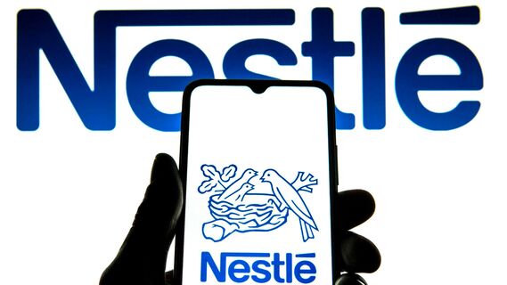 Компания Nestle сворачивает производство шоколада и кормов для животных