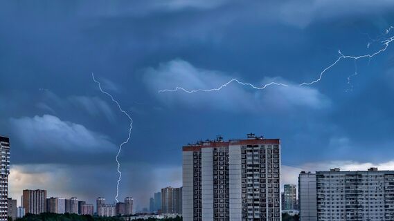 МЧС обратилось к москвичам с просьбой не выходить на улицу в среду