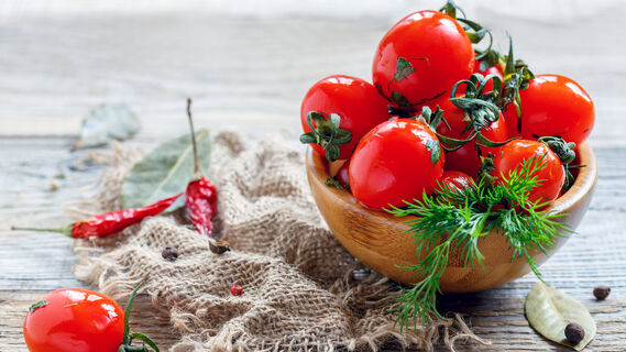 Что приготовить из консервированных помидоров: сытный и вкусный рецепт